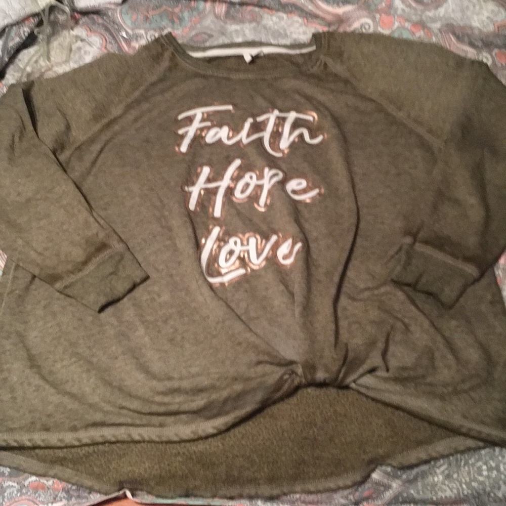 Cute “Faith Hope Love” sweatshirt 18/20W